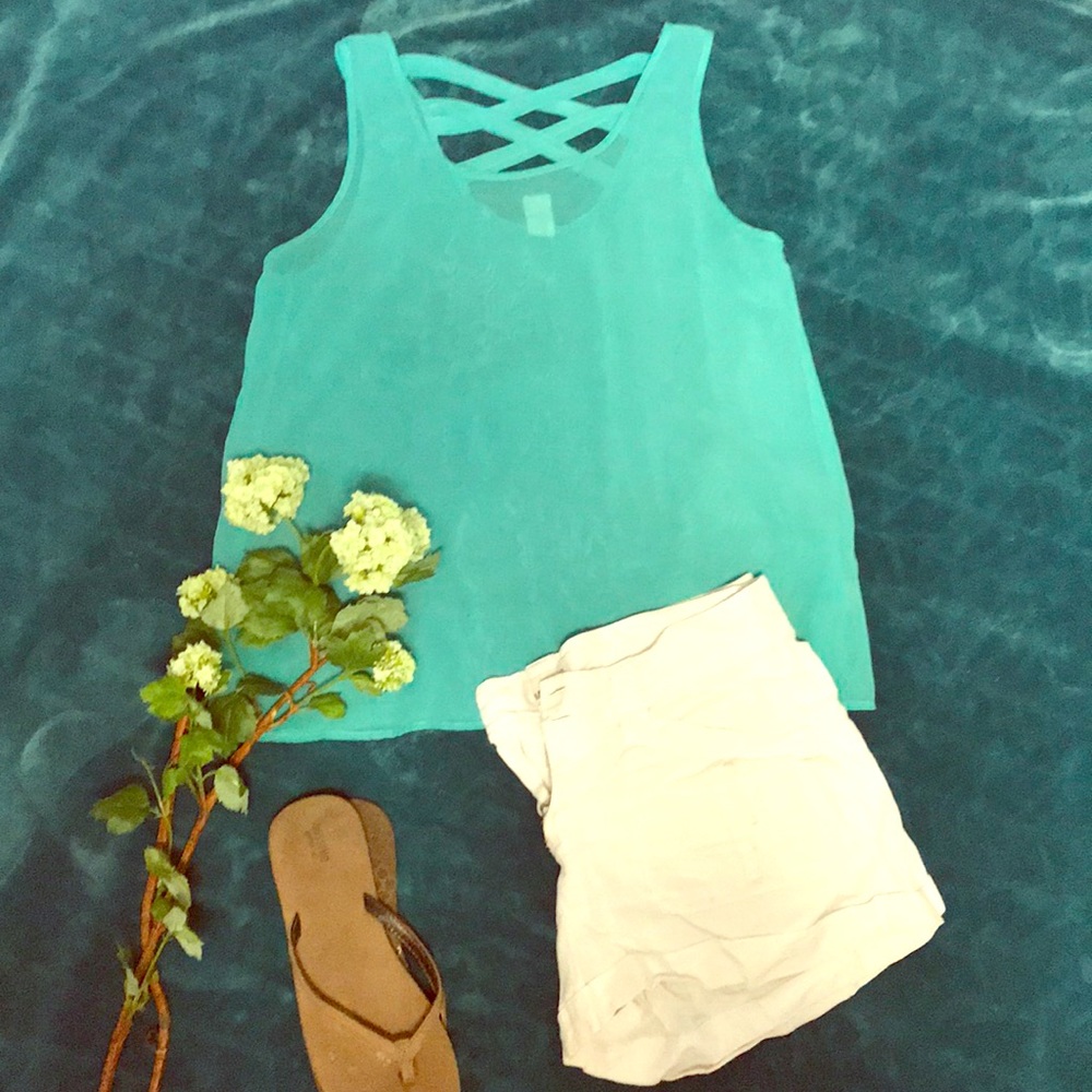 SOLD Beautiful Franscesca’s sleeveless TOP
